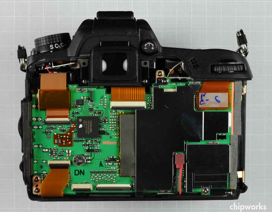 Anatomia unui Nikon D7000 Anatomia unui Nikon D7000
