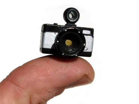 Cel mai mic aparat foto functional din lume: 0.3 Megapixeli si 16 MB memorie interna
