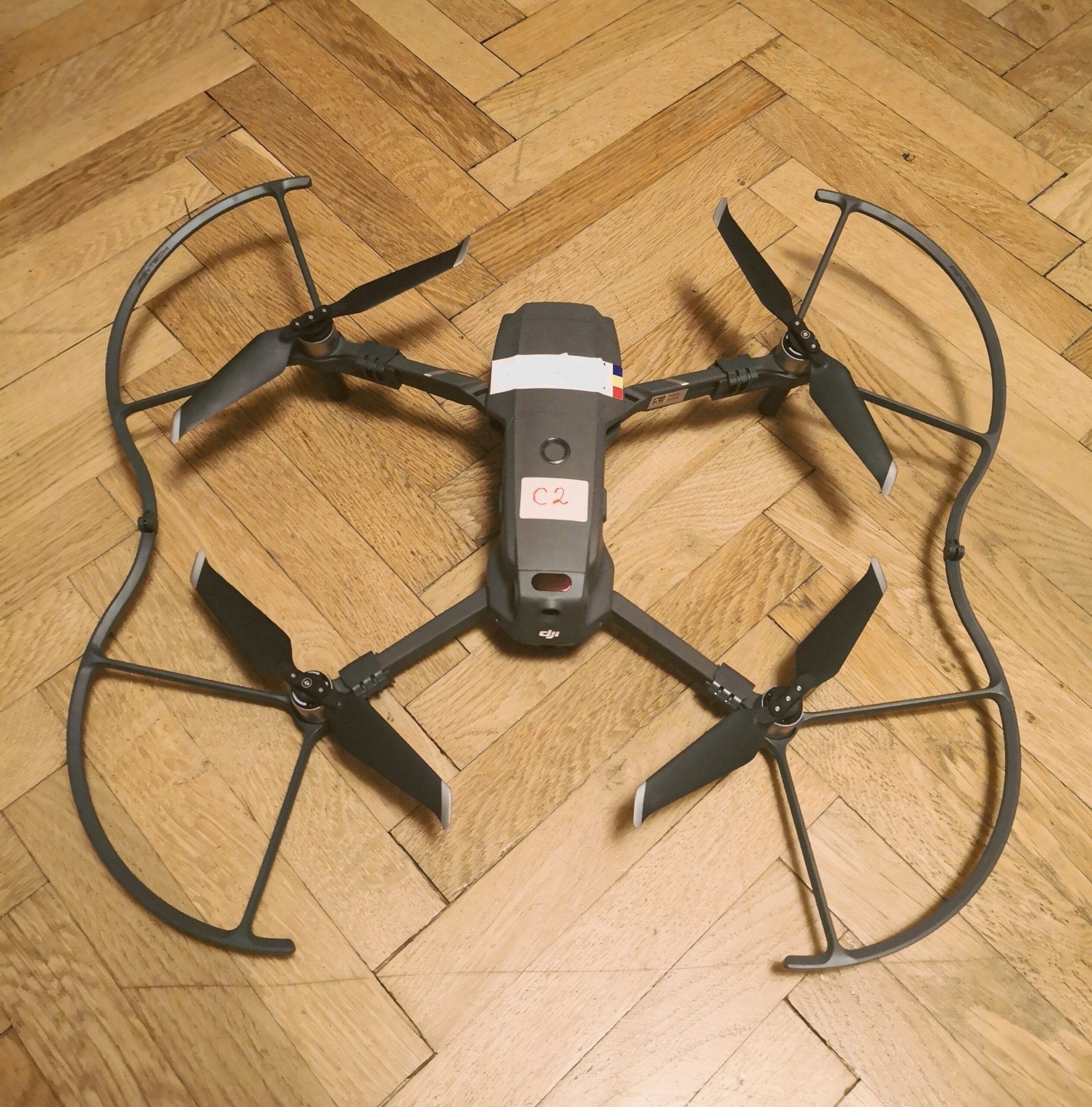 Mavic 2 Pro cu protectiile pentru elicii montate